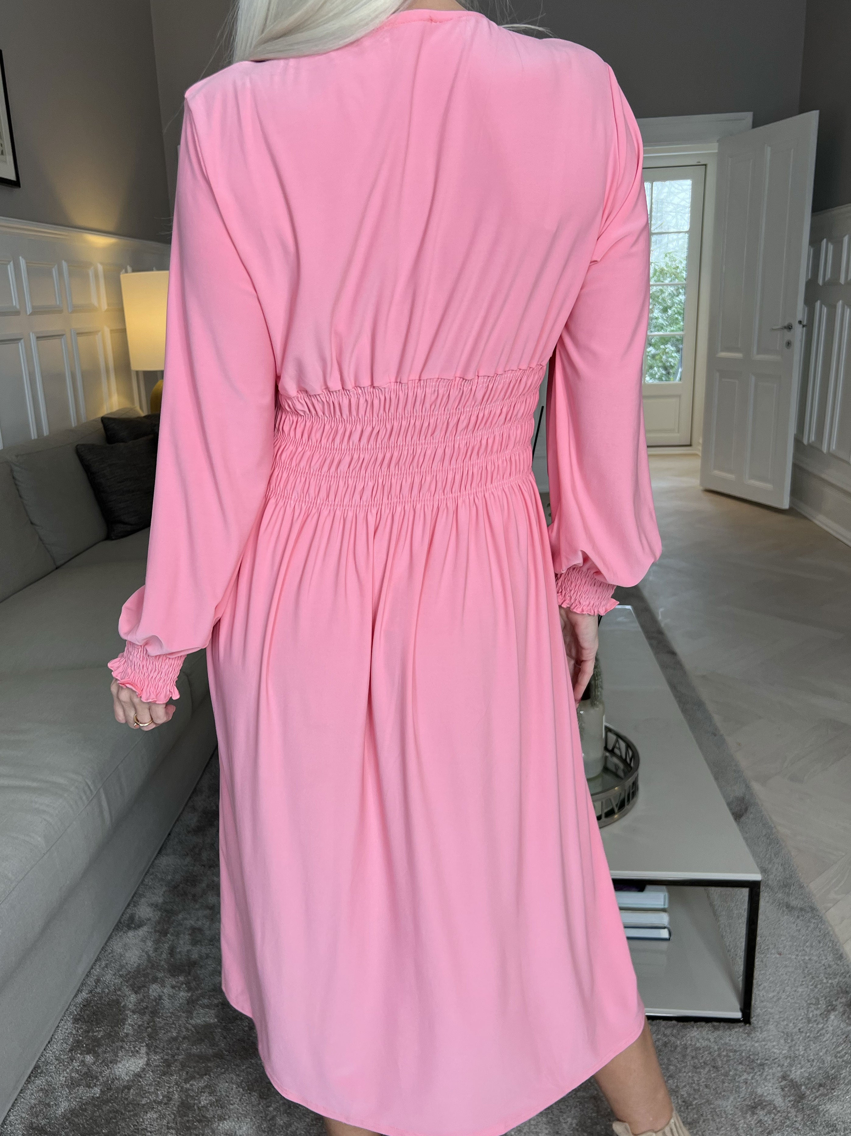 Pams Plain Midi L/S - Elastisk klänning med smock och långa ärmar